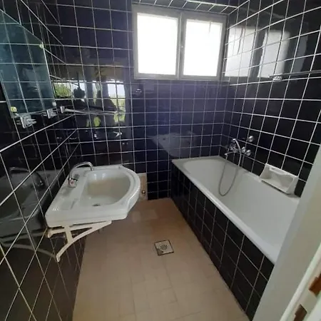 Hazuga Apartman Lägenhet *
